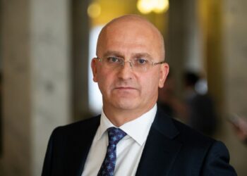 олег макаров