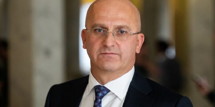 олег макаров