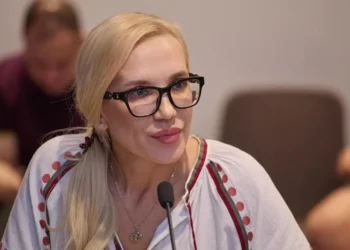 Facebook Олена Хотенко