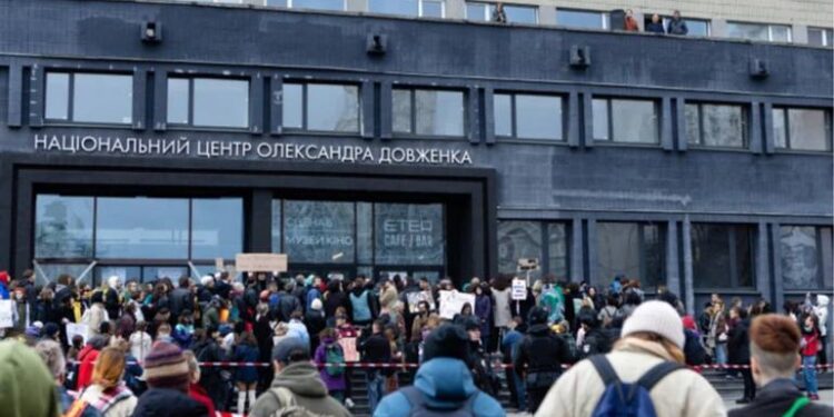 Мітинг біля стін Довженко-Центру