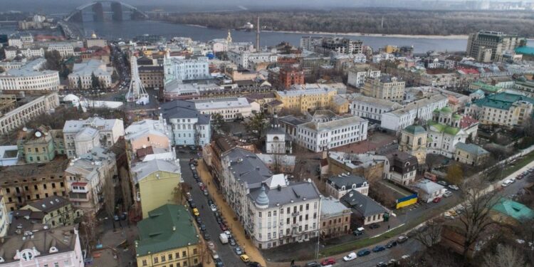 Столична влада стягнула мільйони за землекористування