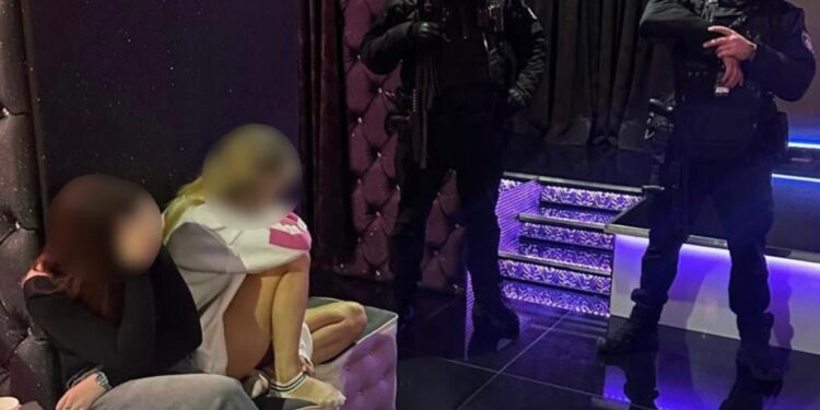 займалася торгівлею людьми