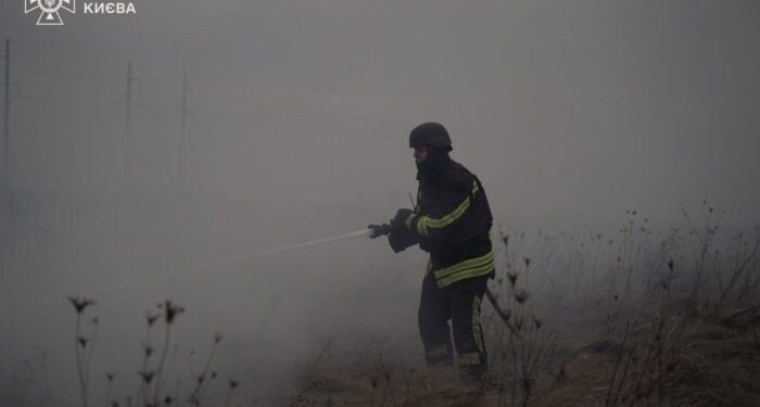 Київські рятувальники ліквідували наслідки атаки БПЛА