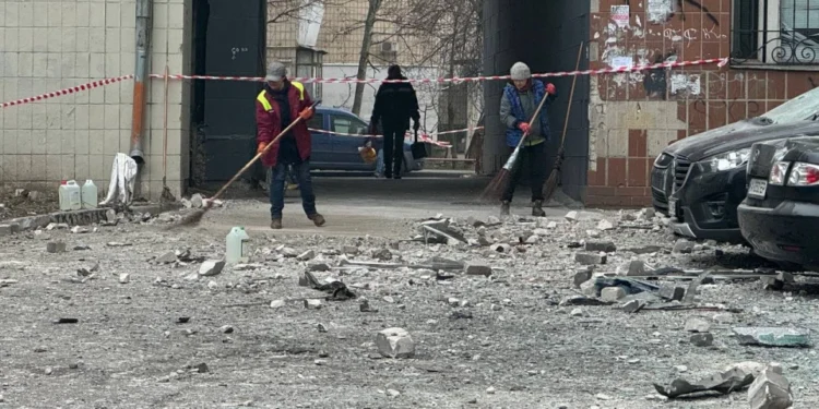 Атака дронів залишила півсотні без вікон