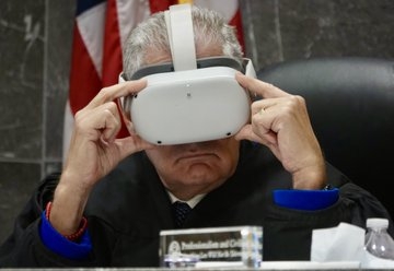 Фото із зали суду