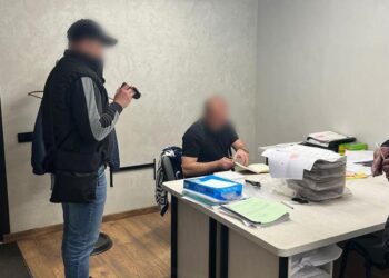 Кіберполіцейські Дніпра викрили посадовця підприємства