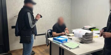 Кіберполіцейські Дніпра викрили посадовця підприємства