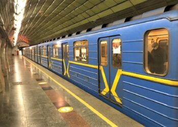 Відтепер щоранку у Київському метро лунатиме спеціальний сигнал