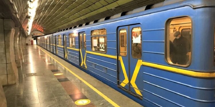 Відтепер щоранку у Київському метро лунатиме спеціальний сигнал