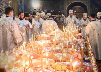 У ПЦУ розповіли про традиції та значення батьківської поминальної суботи