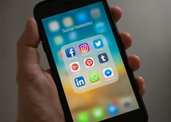 У Києві чоловік вкрав мобілку у 10-річної дівчинки