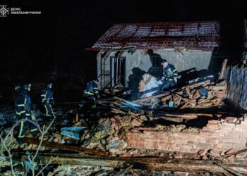 Удар дронів спричинив руйнування на Хмельниччині