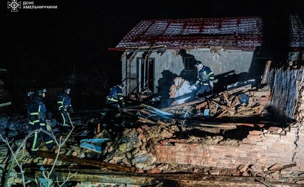 Удар дронів спричинив руйнування на Хмельниччині