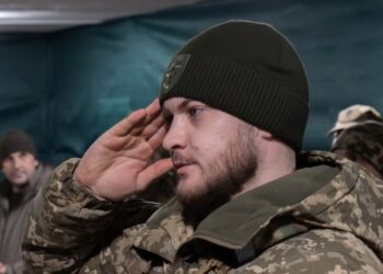 Молодий захисник нищить ворога з САУ Гвоздика