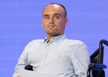 Микола знайшов родину у дорослому віці