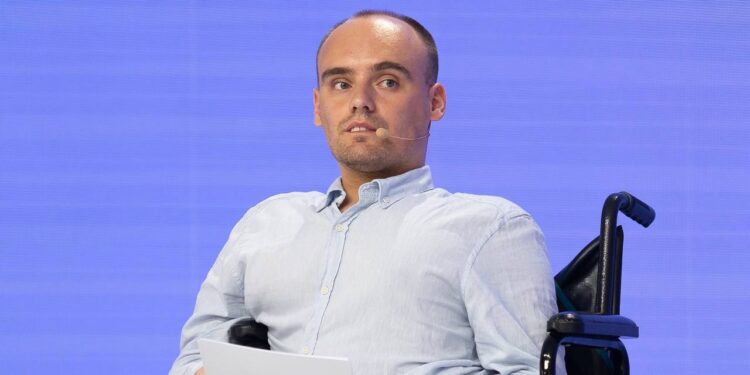 Микола знайшов родину у дорослому віці