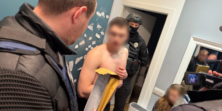 Нацполіція ліквідувала злочинну групу шахраїв