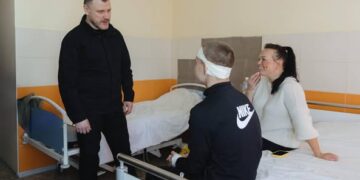 Міністр Ігор Клименко провідав юного Героя