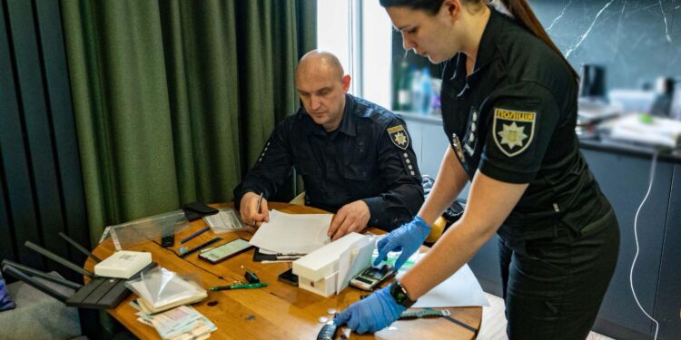 Нацполіція викрила шахрайську мережу псевдоінвесторів