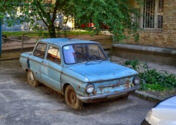 У Києві розповіли про вивезення покинутих автівок