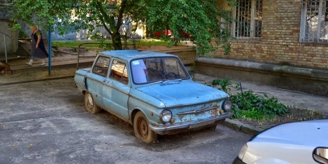 У Києві розповіли про вивезення покинутих автівок