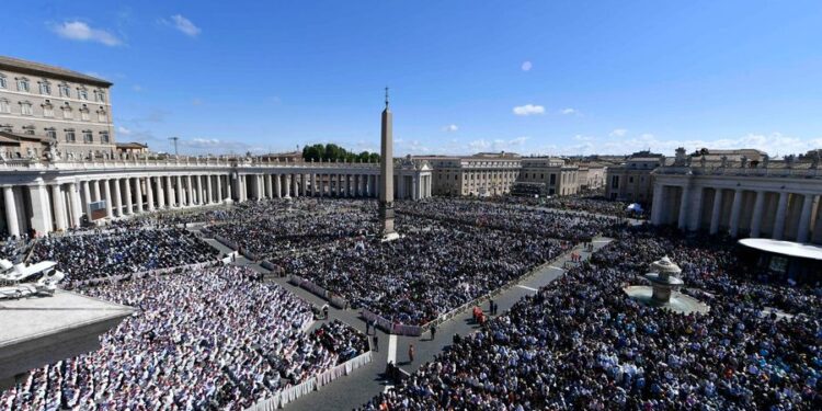 Світ попрощався з Папою Франциском у базиліці Санта Марія Маджоре