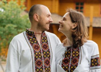 Писанкарка з Тернополя продає великодні набори