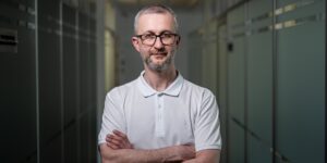 посол