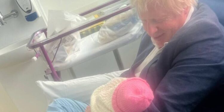 Борис Джонсон вітає появу дев'ятої дитини