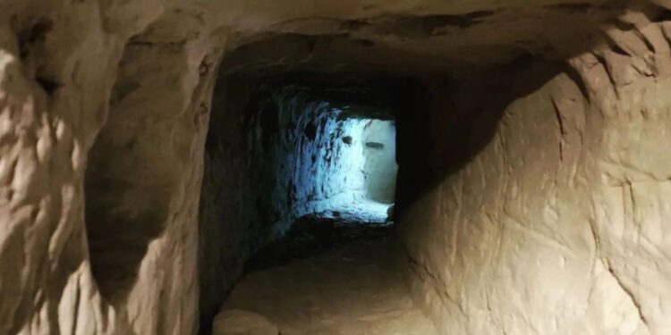 Невідомі підземні лабіринти Київського Подолу