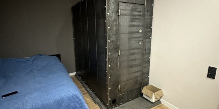 Металевий захист від повітряних загроз у домі