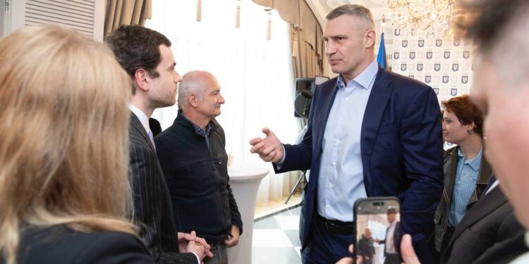 Кличко зустрiвся з iноземними дипломатами з нагоди Дня Європи: «Допомога має бути посилена, бо у вiйнi настав критичний момент»