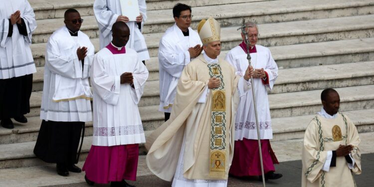 Лев XIV офіційно обійняв престол Святого Петра