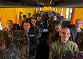 205 українських Захисників повертаються додому після російського полону