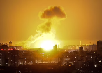 Росія засипає Україну градом ракет та дронів