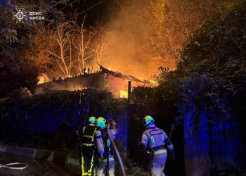 Рятувальники гасили пожежу у відселеному будинку