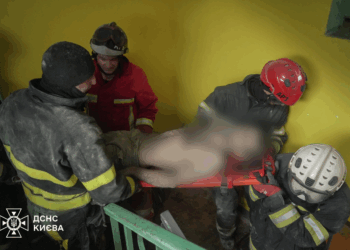 Рятувальники визволили громадянина з вентиляції багатоповерхівки