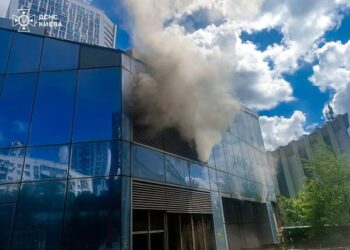 У Києві горіла недобудова