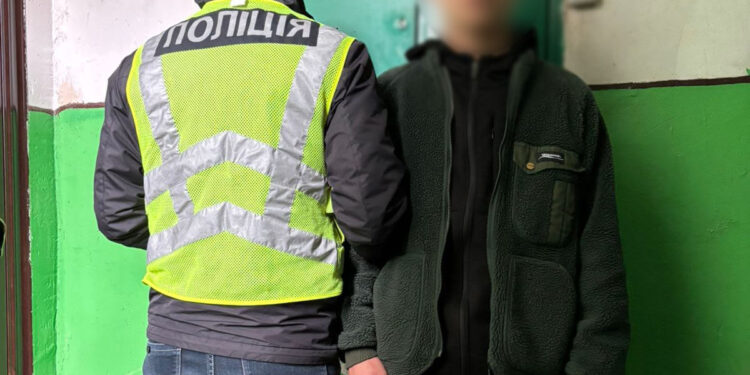 Юнак пограбував киянку в Голосіївському районі