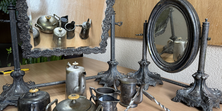 Митники зупинили спробу вивезення старовинних виробів