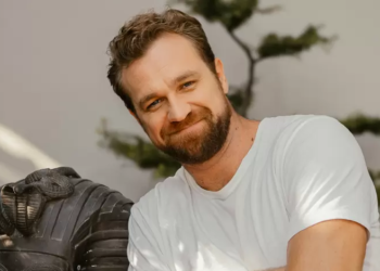 Український актор Артем Єгоров пропонує здатися