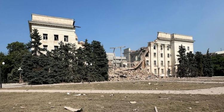 Росіяни знищили Херсонську ОДА