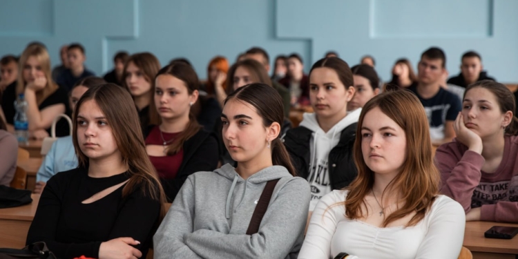 Митрополит Нестор зустрівся зі студентами