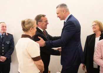 Віталій Кличко в Німеччині обговорив з міністром оборони подальшу допомогу Україні