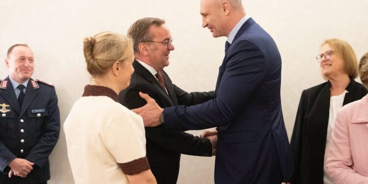 Віталій Кличко в Німеччині обговорив з міністром оборони подальшу допомогу Україні