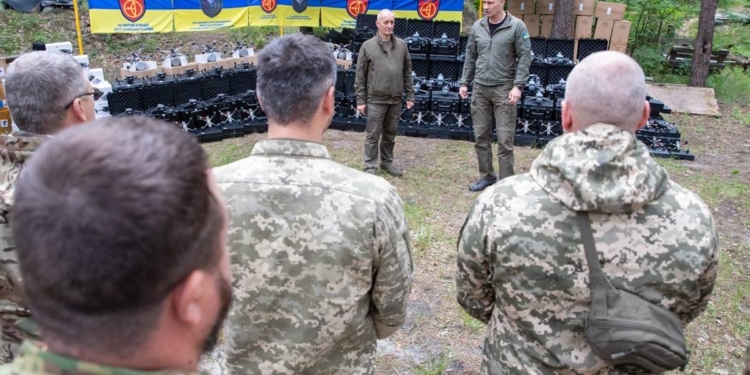 Дві бригaди отримaли допомогу – 2400 БпЛА тa вaнтaжівки, – Кличко