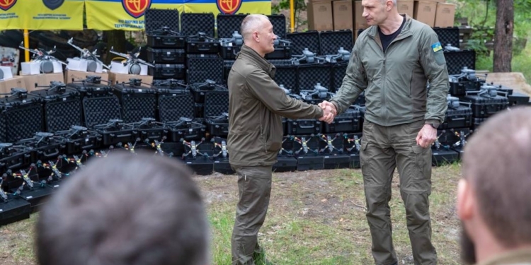 Дві бригaди отримaли допомогу – 2400 БпЛА тa вaнтaжівки, – Кличко