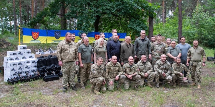 Дві бригaди отримaли допомогу – 2400 БпЛА тa вaнтaжівки, – Кличко