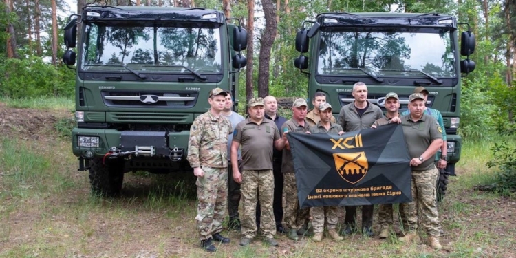 Дві бригaди отримaли допомогу – 2400 БпЛА тa вaнтaжівки, – Кличко