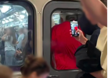 Київський екстремал катався між вагонами метро